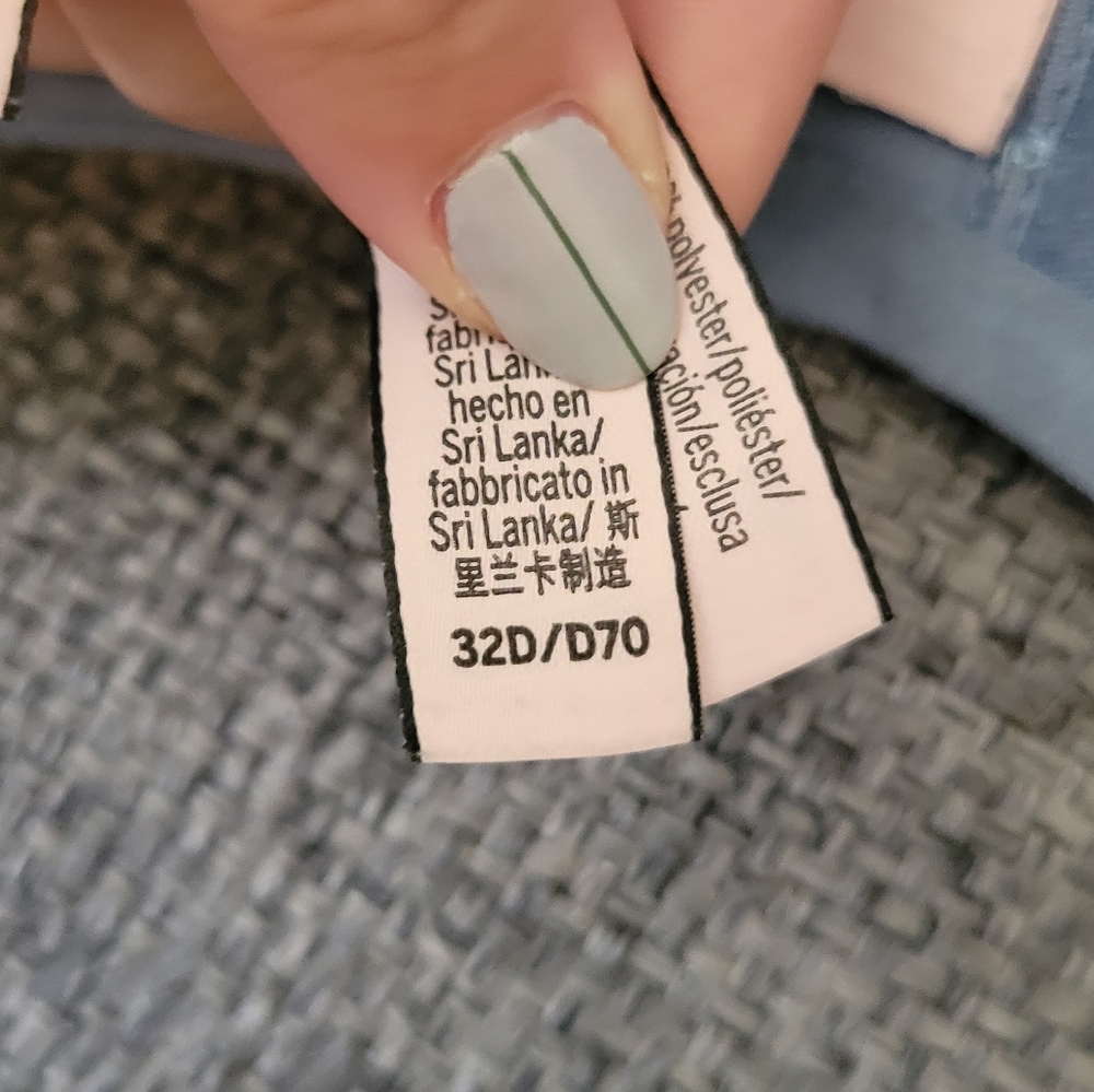 Victoria's Secret Ribbed Wireless Bra - Picture 3 of 3